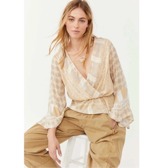 Free People Medium Rosalie Bell Sleeve Wrap Top Boho Butter Yellow Pattern - Picture 1 of 6